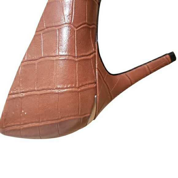 Calvin Klein Gayle 10M Pumps - Picture 10 of 10